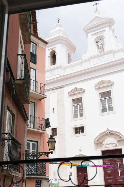 Beautiful Studio In Historic Alfama Lisbon Room photo